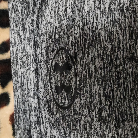 EUC Men's Under Armour Shirt - Picture 3 of 5